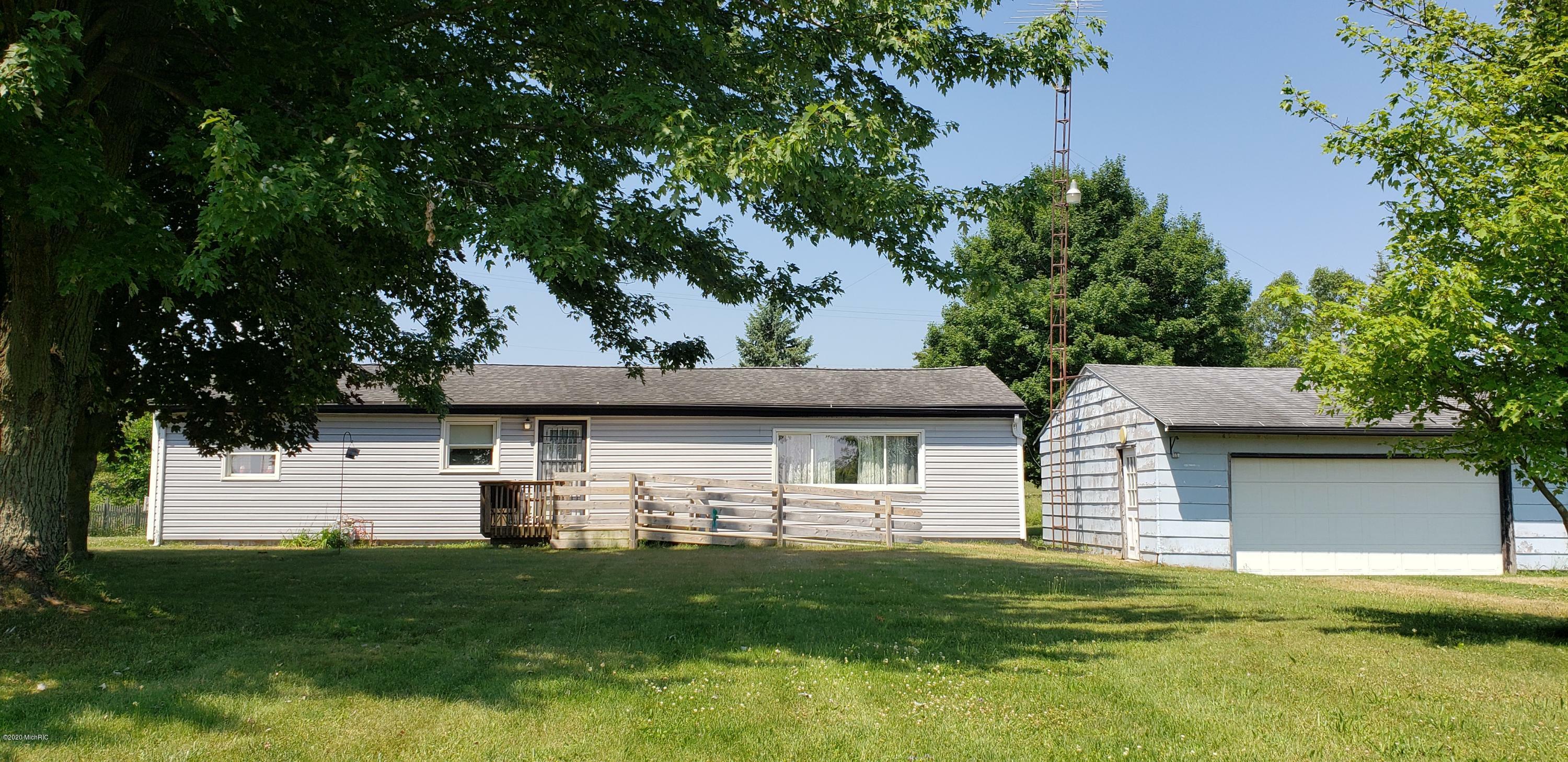 Property Photo:  4044 S Pittsford Road  MI 49271 