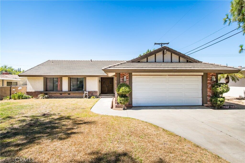 Property Photo:  415 W 53rd Street  CA 92407 