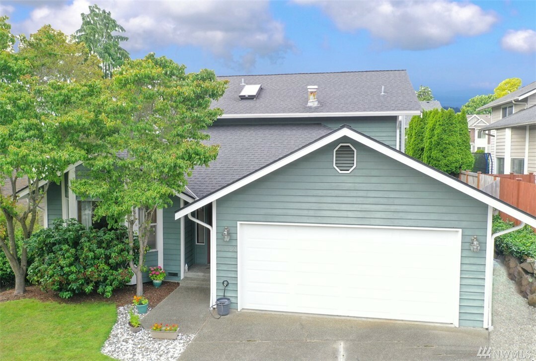 Property Photo:  1112 N 30th St  WA 98056 