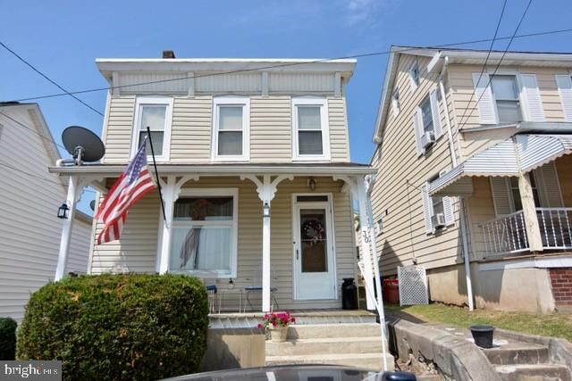 Property Photo:  30 Chestnut Street  PA 19540 