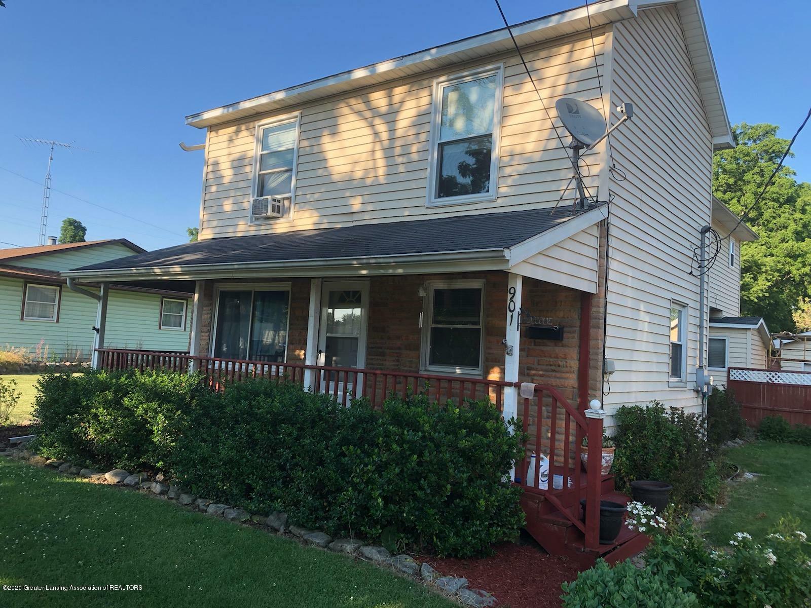 Property Photo:  901 S Chipman Street  MI 48867 