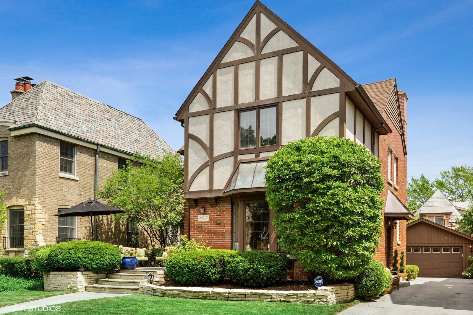 Property Photo: 6067 North Kirkwood Avenue IL 60646