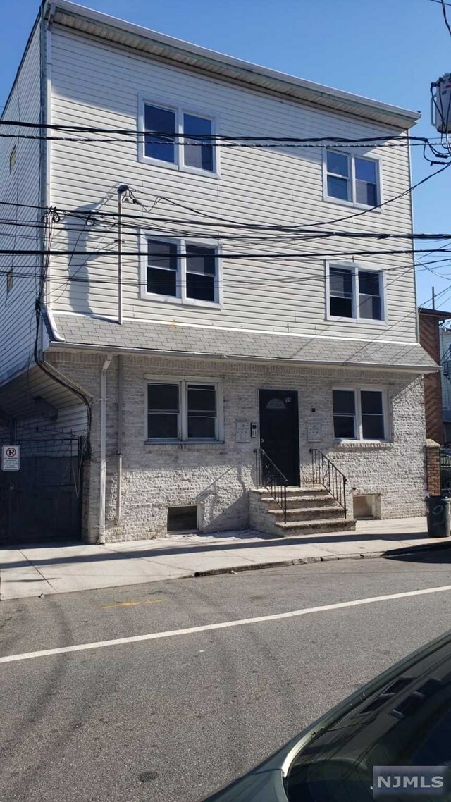 Property Photo:  93-95 Garden Street 3R  NJ 07105 