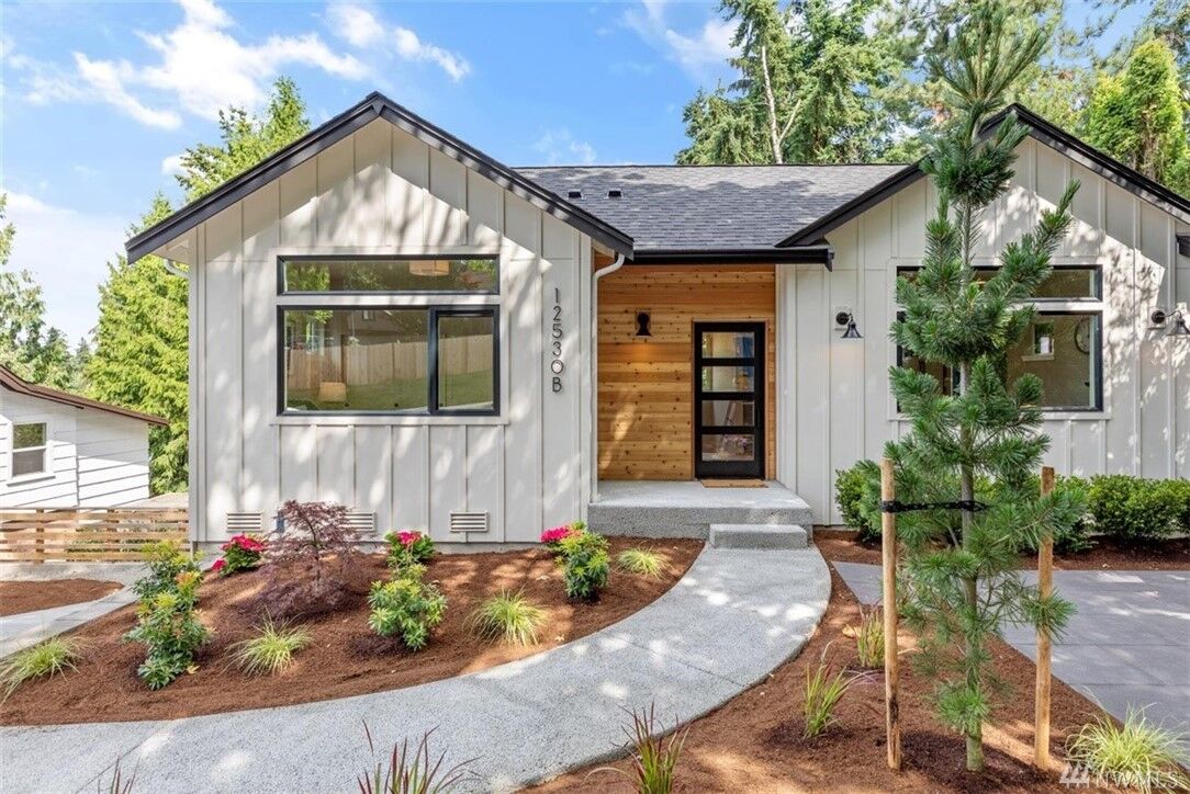 Property Photo:  12530  20th Avenue NE B  WA 98125 