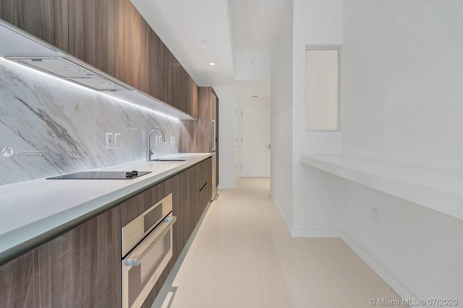 Property Photo: 851 NE 1st St 302 FL 33128