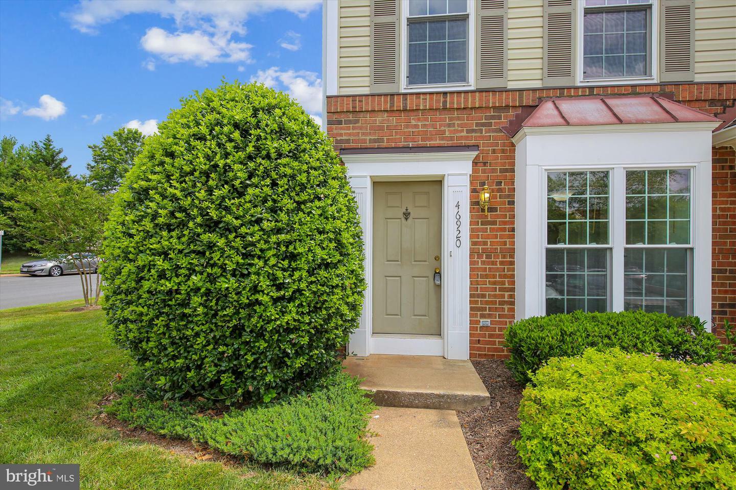 Property Photo:  46920 Courtyard Square  VA 20164 