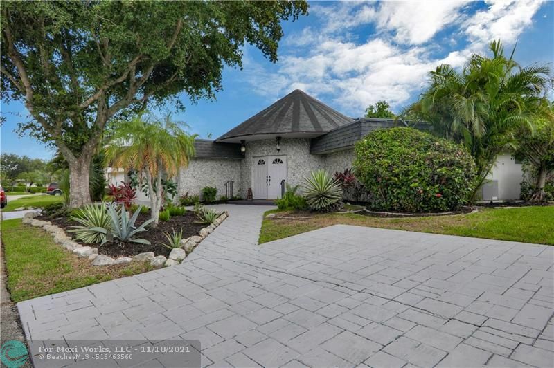 Property Photo:  5706 Coco Palm Dr  FL 33319 