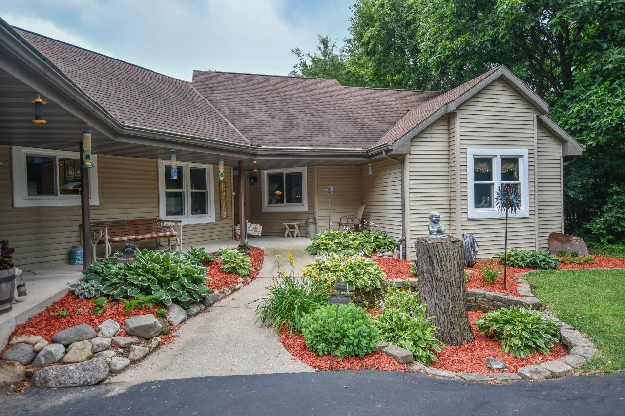 Property Photo:  2413 W Juniper Ridge Ct  WI 53545 