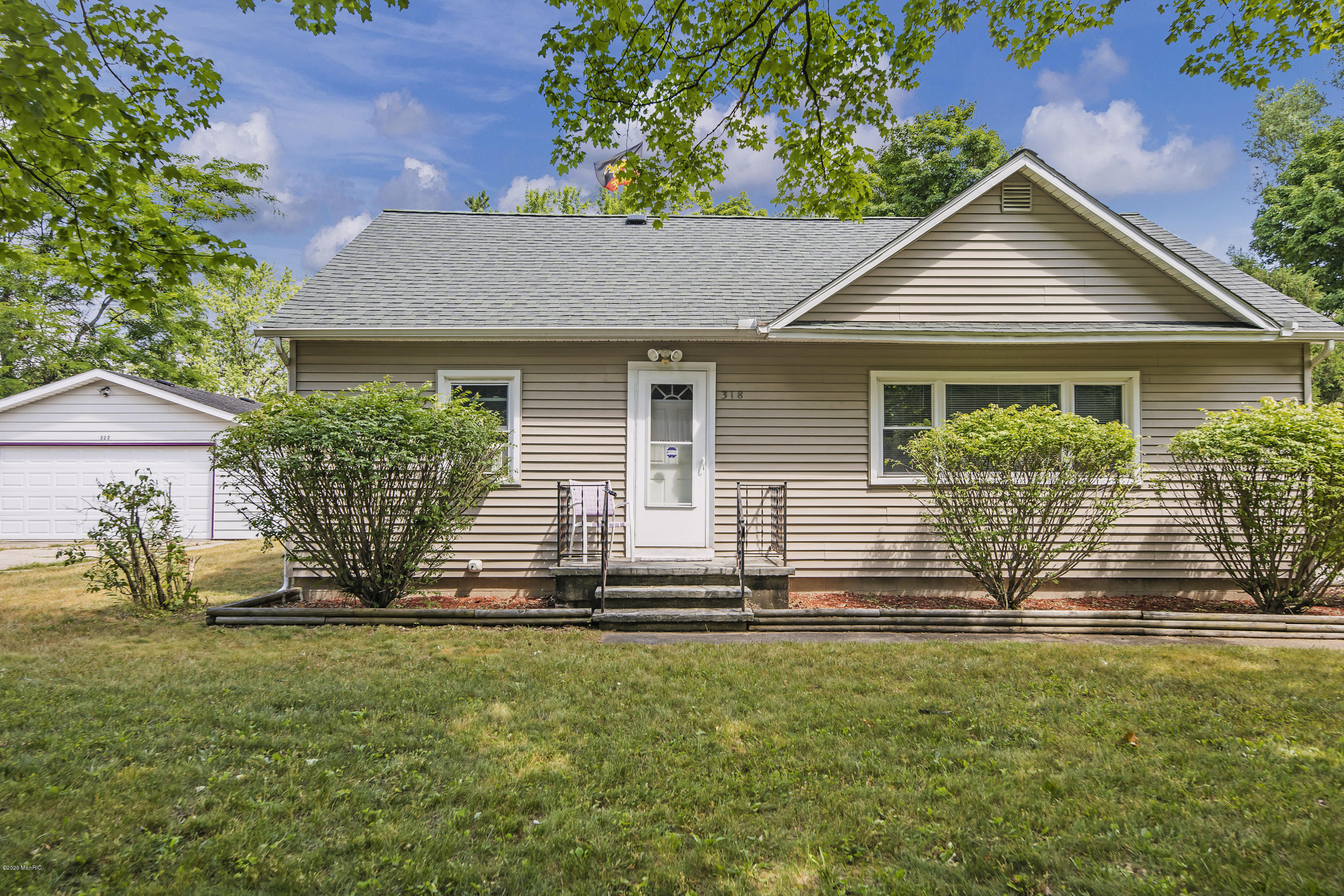 Property Photo: 318 W Waterloo Street MI 49307