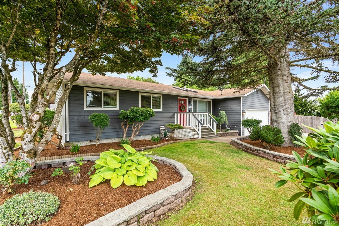 Property Photo:  903 9th Ave SW  WA 98512 