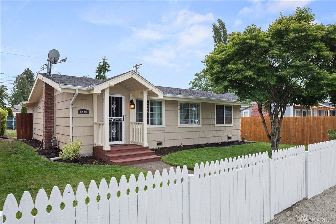 Property Photo: 6409 S Orchard St WA 98467