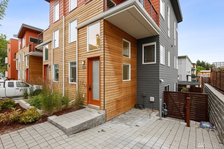 Property Photo:  4024  Martin Luther King Jr Way S B  WA 98108 