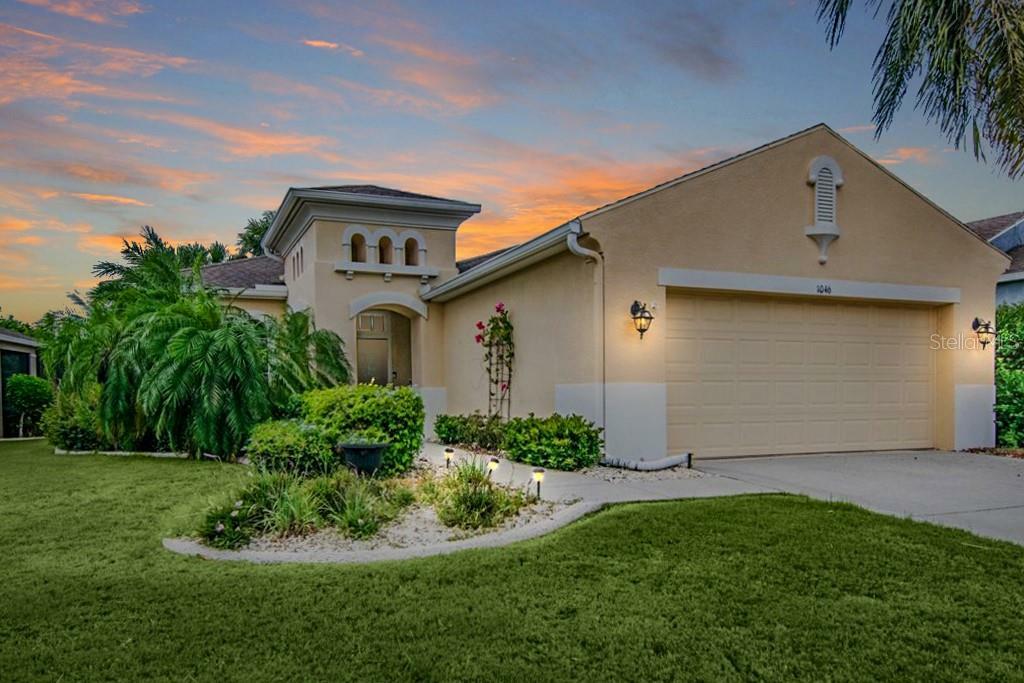 Property Photo:  1046 Regal Manor Way  FL 33573 