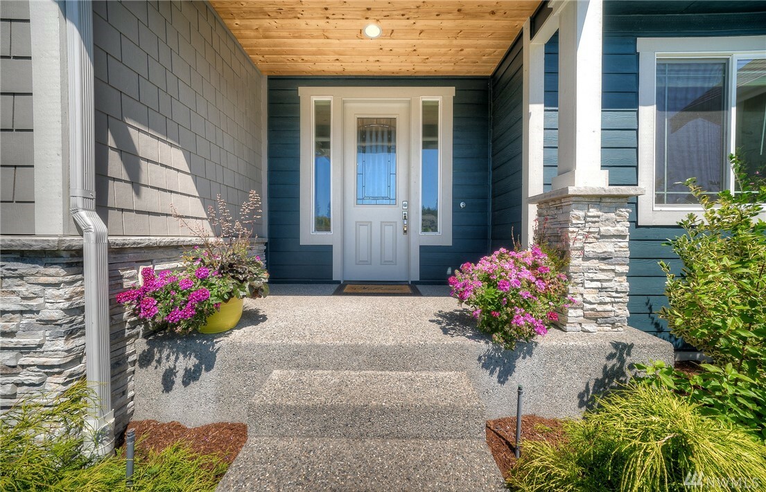 Property Photo: 8121 119th St E WA 98373