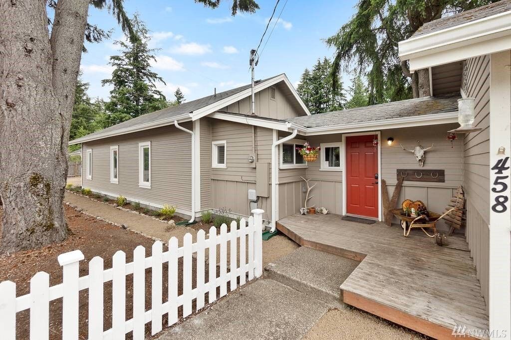 Property Photo:  458  Huston Street S  WA 98589 