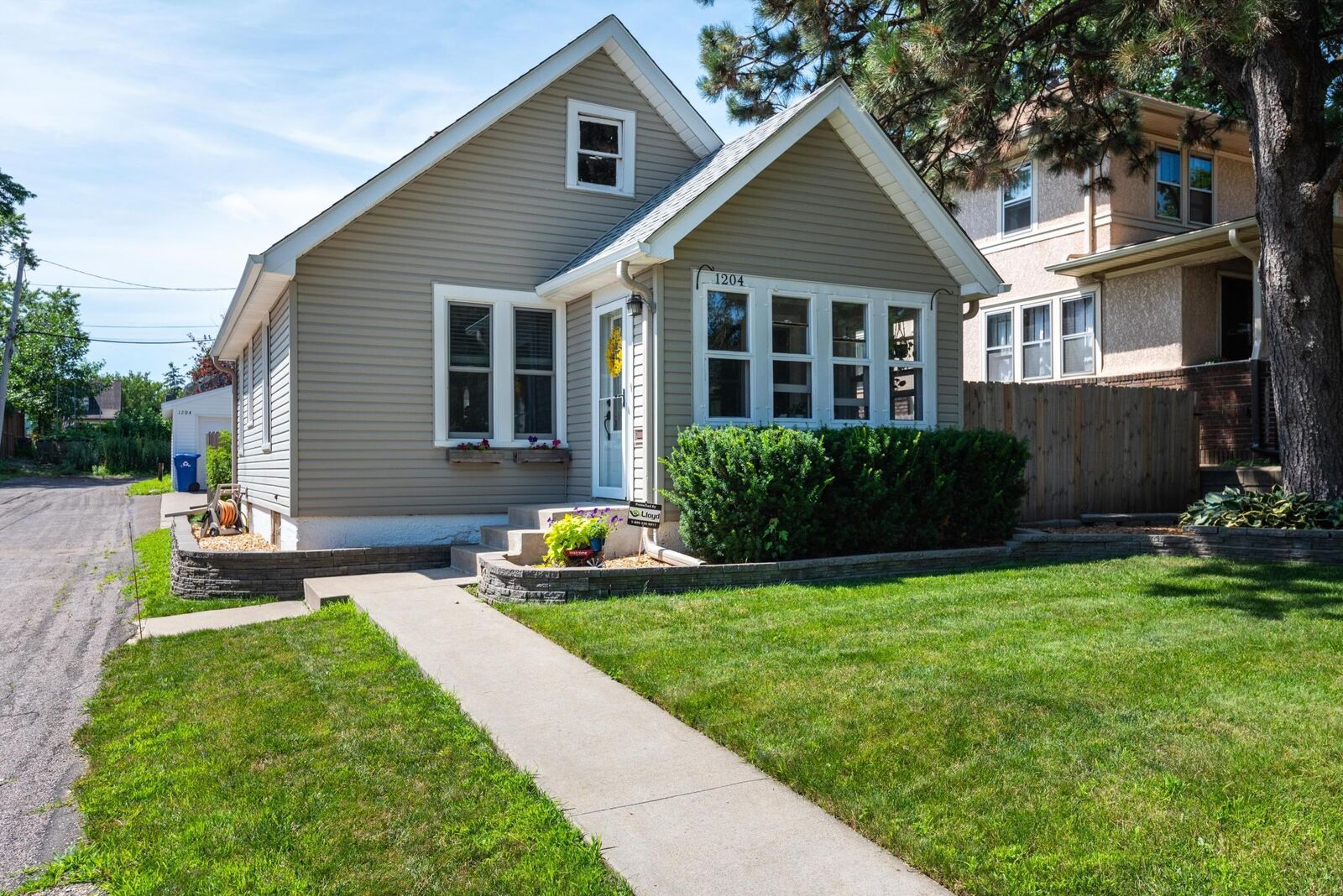 Property Photo:  1204 Palace Avenue  MN 55105 