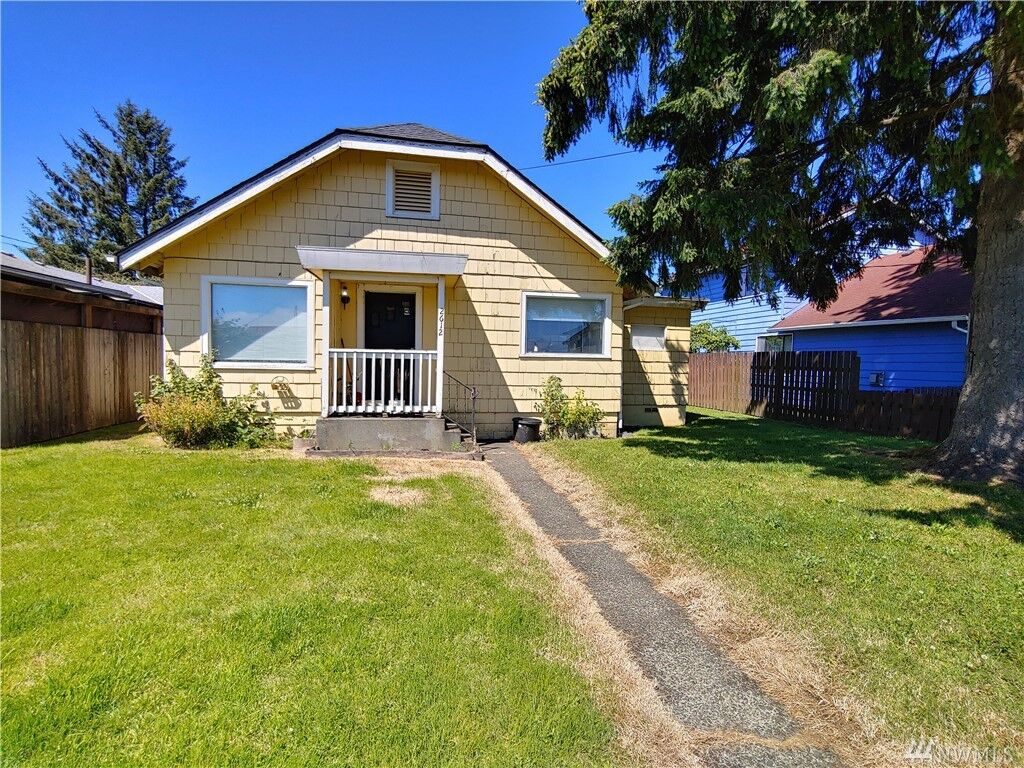 Property Photo:  2612 Pacific Ave  WA 98520 