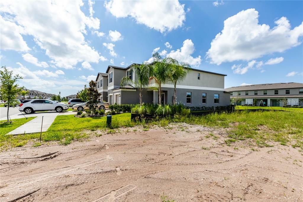 Property Photo:  9721 Pembrooke Pines Drive  FL 33573 