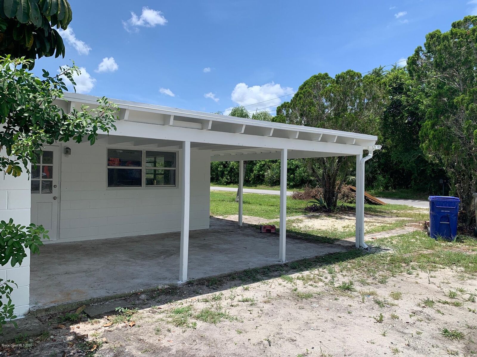 Property Photo: 2304 1st Avenue SE FL 32962