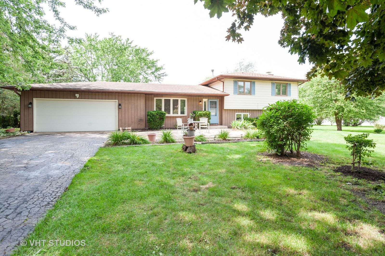 Property Photo: 11702 Esther Court IL 60098