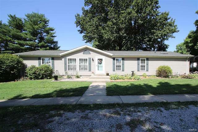 Property Photo: 1002 West Main Street 62001