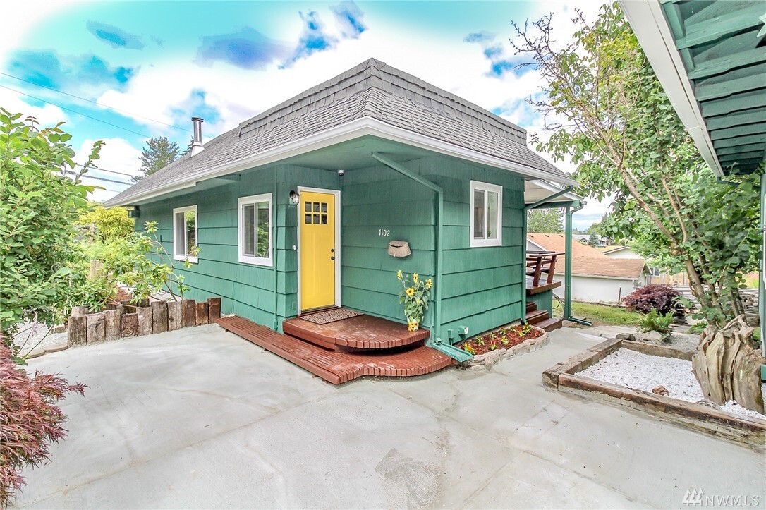 Property Photo:  1102 E 46th St  WA 98404 