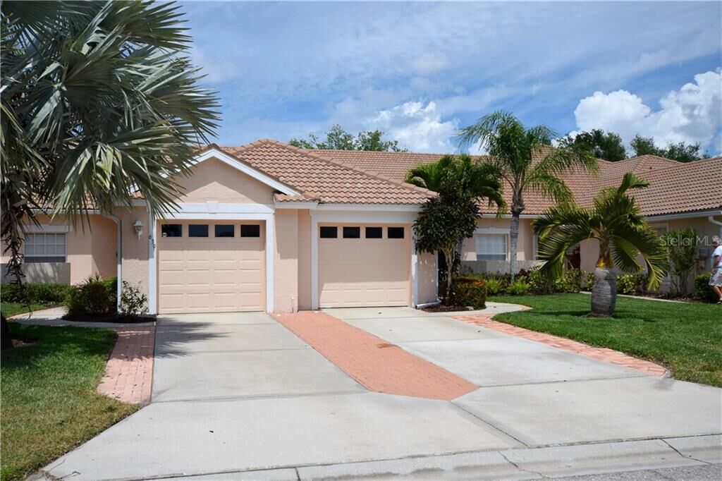 Property Photo: 637 Back Nine FL 34285