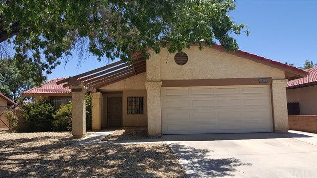 Property Photo:  1320 E Avenue J12  CA 93535 