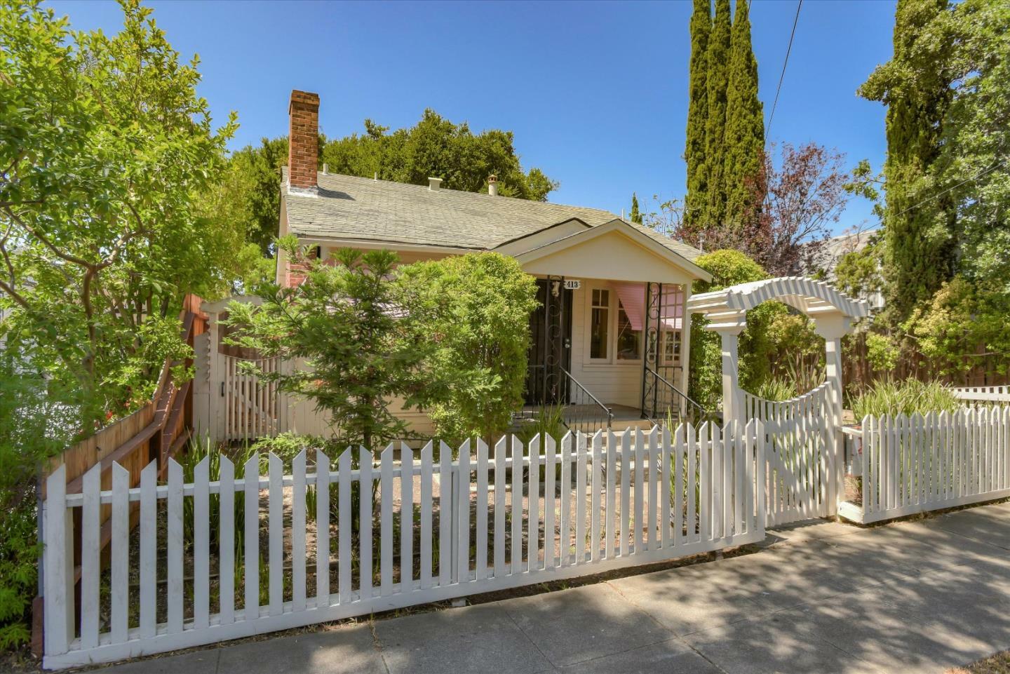 Property Photo: 413 Alden Street CA 94063