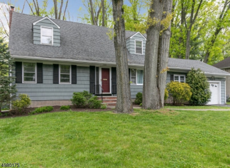 Property Photo:  24 Tulip St  NJ 07016 