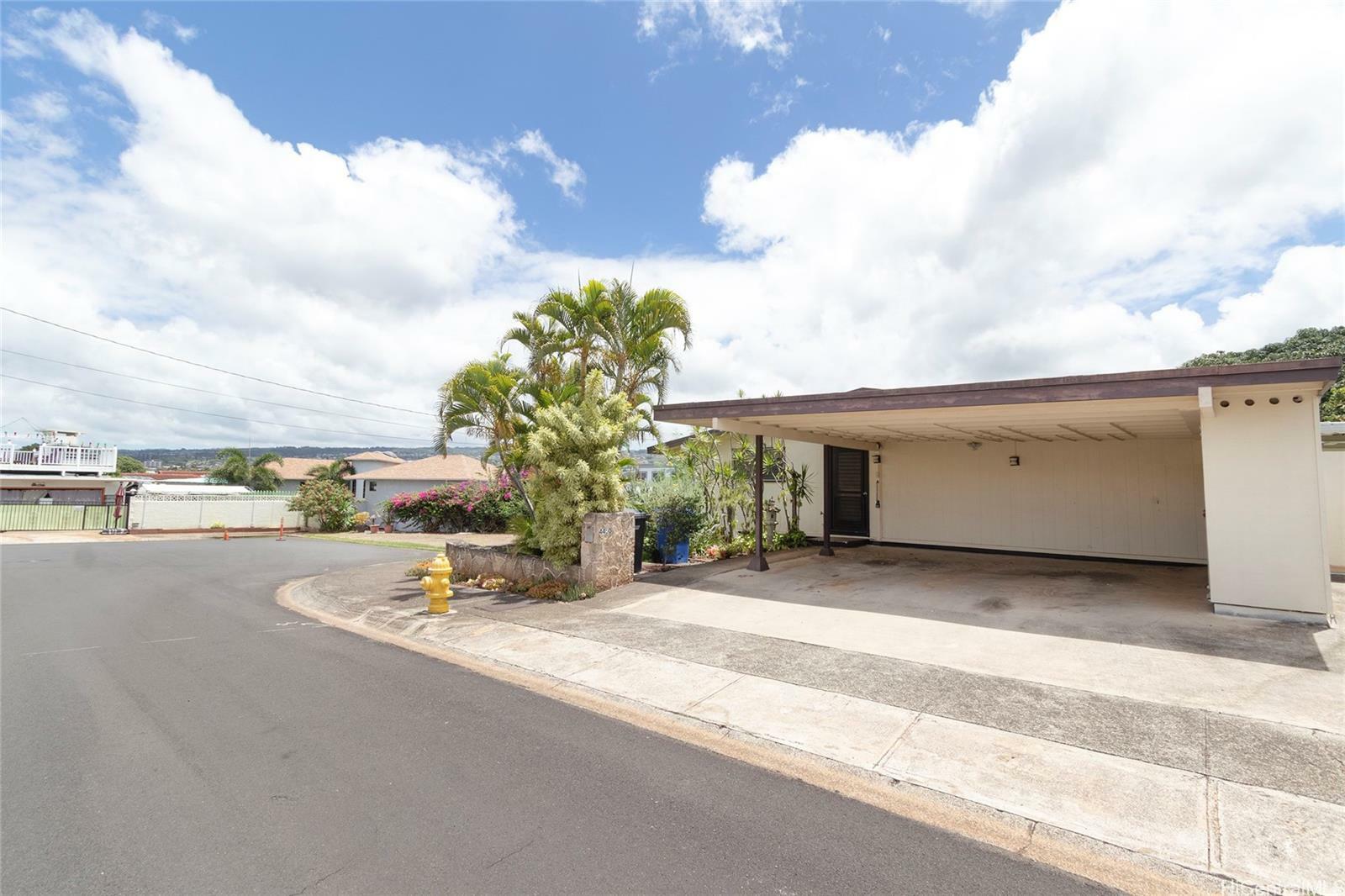 4450 Laakea Street  Honolulu HI 96818 photo