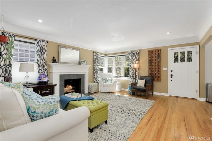 Property Photo: 2264 N 56th Street WA 98103