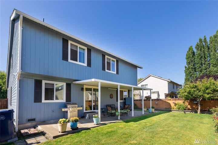 Property Photo:  529 1st Ave E  WA 98047 