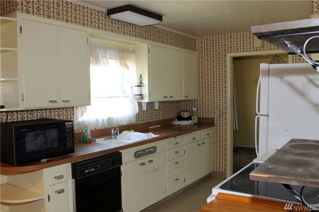 Property Photo: 1022 Yale Ave WA 98801