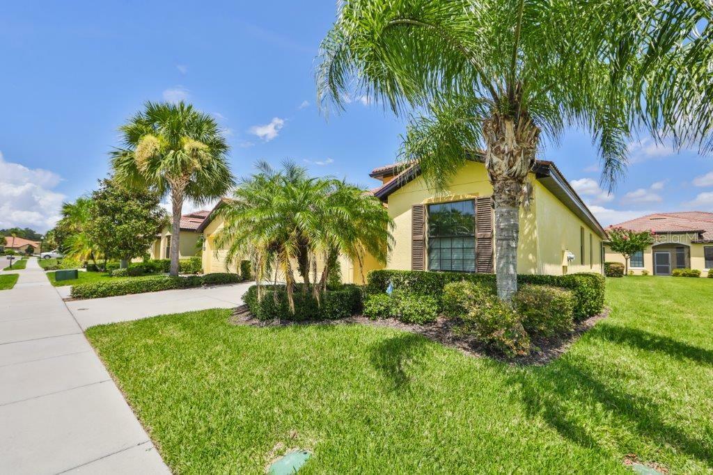 Property Photo:  5510 Sunset Falls Drive  FL 33572 