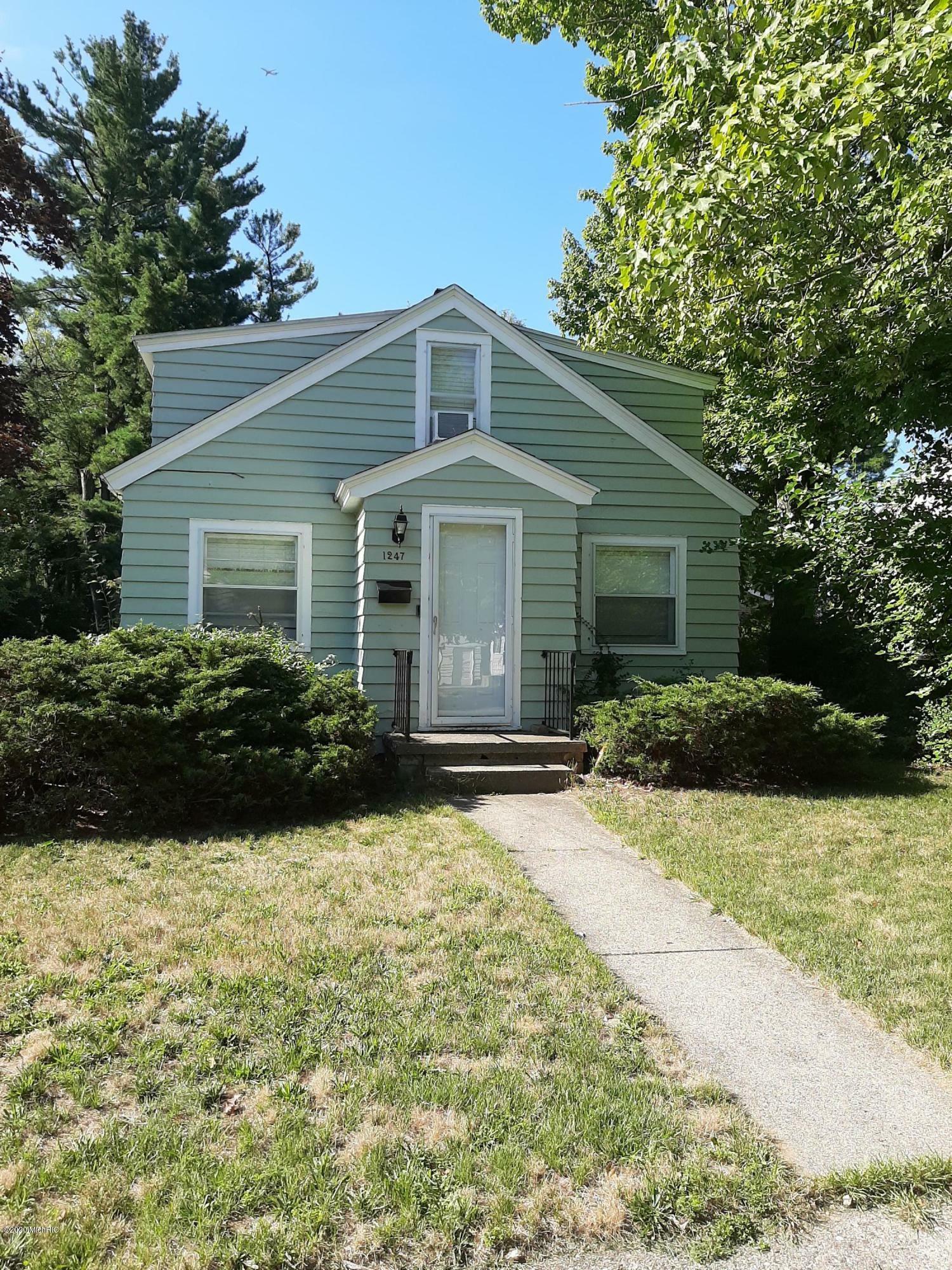 Property Photo:  1247 Amity Avenue  MI 49442 