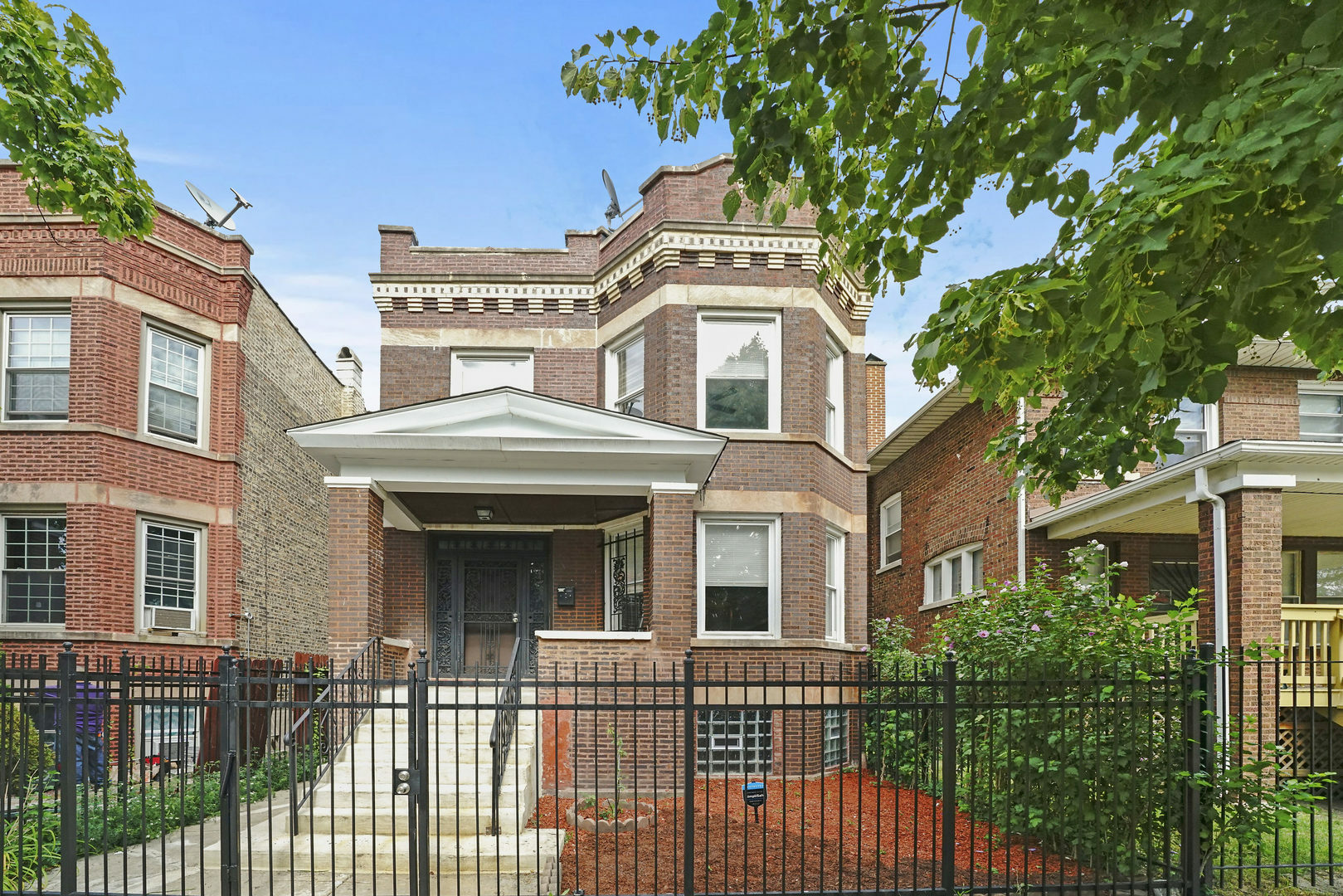 Property Photo: 5919 South Maplewood Avenue IL 60629