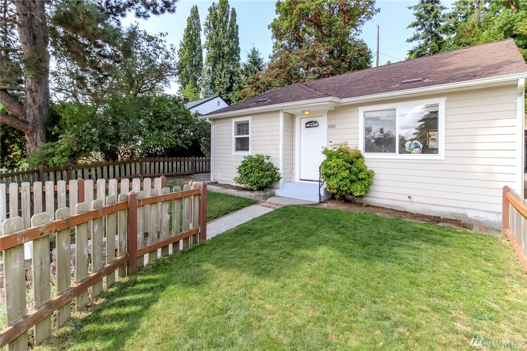 Property Photo:  9907 31 Ave SW  WA 98126 