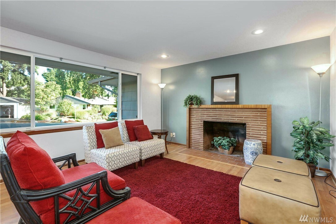 Property Photo: 5315 NE 62nd St WA 98115