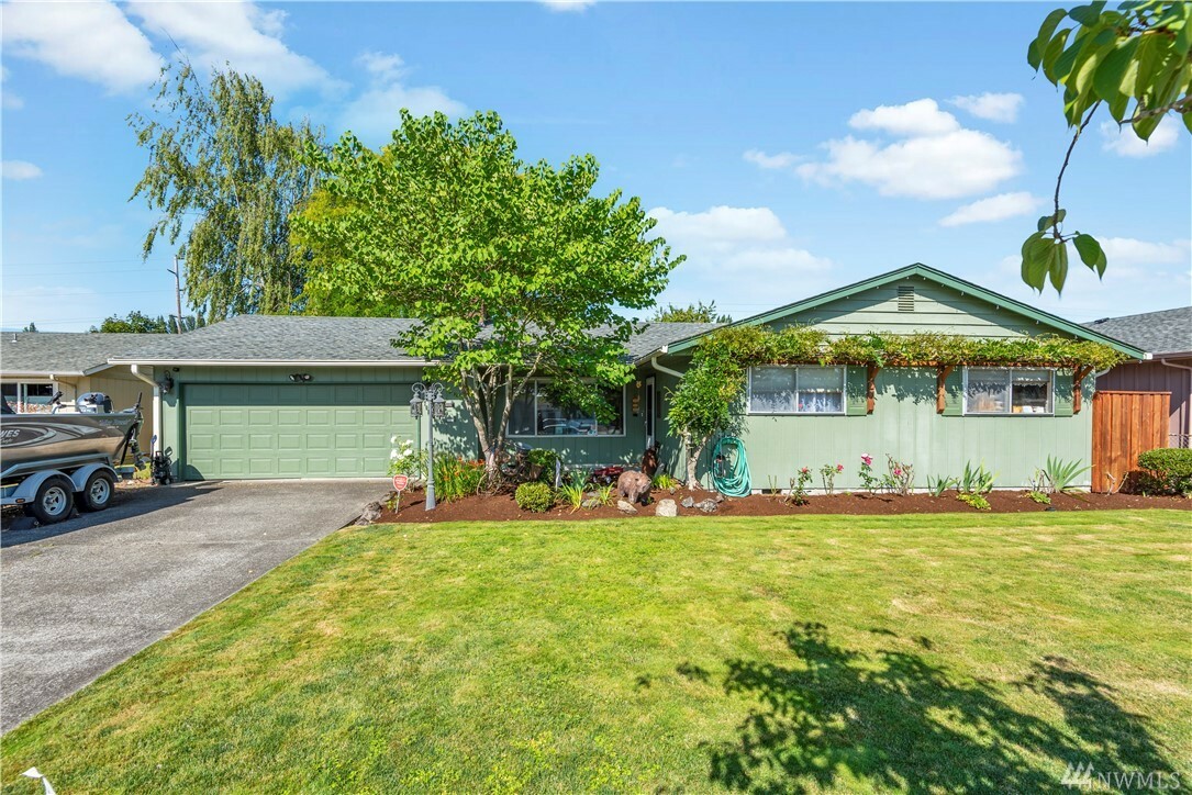 Property Photo:  1709 Florence Ave  WA 98632 