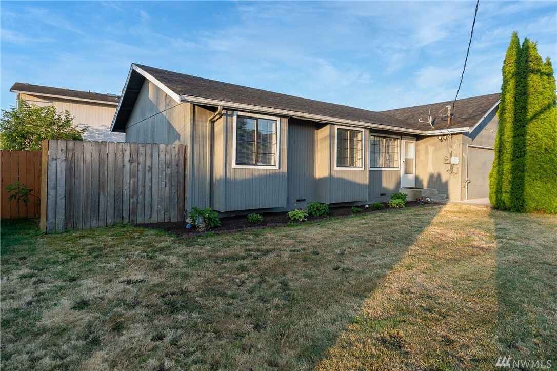 Property Photo:  1604  Norpoint Way NE  WA 98422 