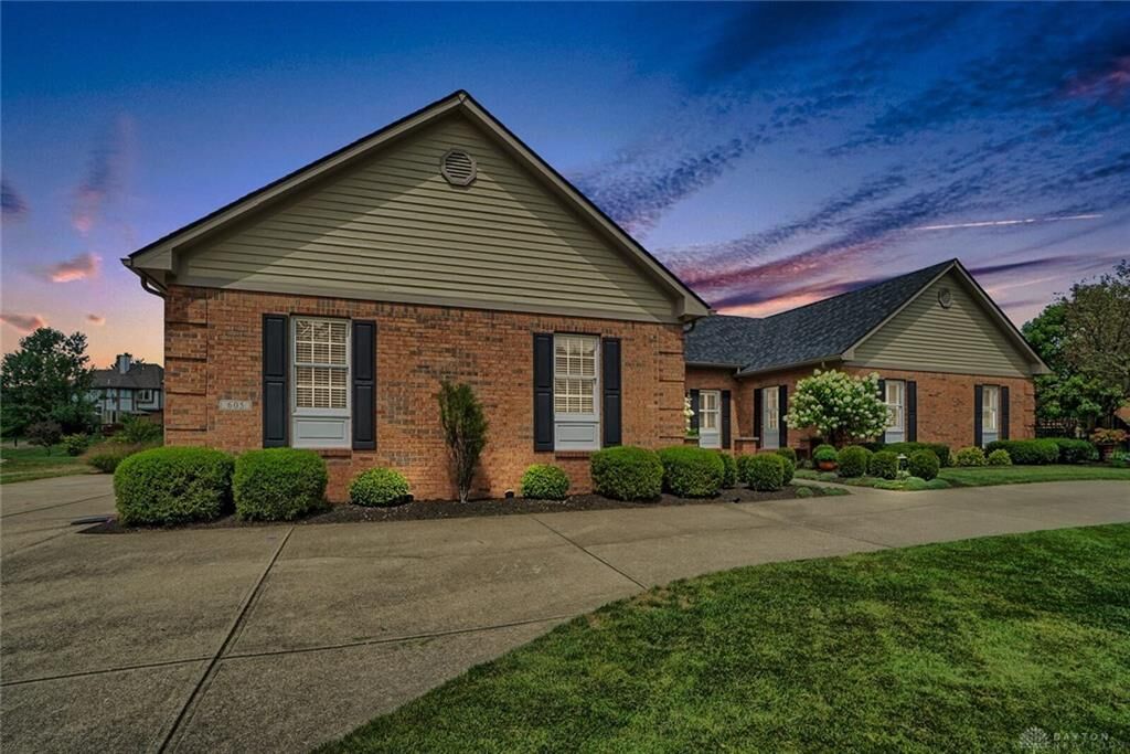 Property Photo: 605 Greenleaf Village Drive OH 45066