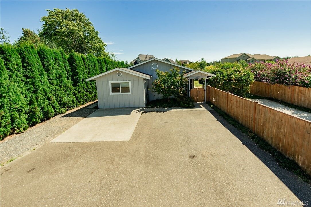 Property Photo:  5850 Laurel Ridge Wy  WA 98226 