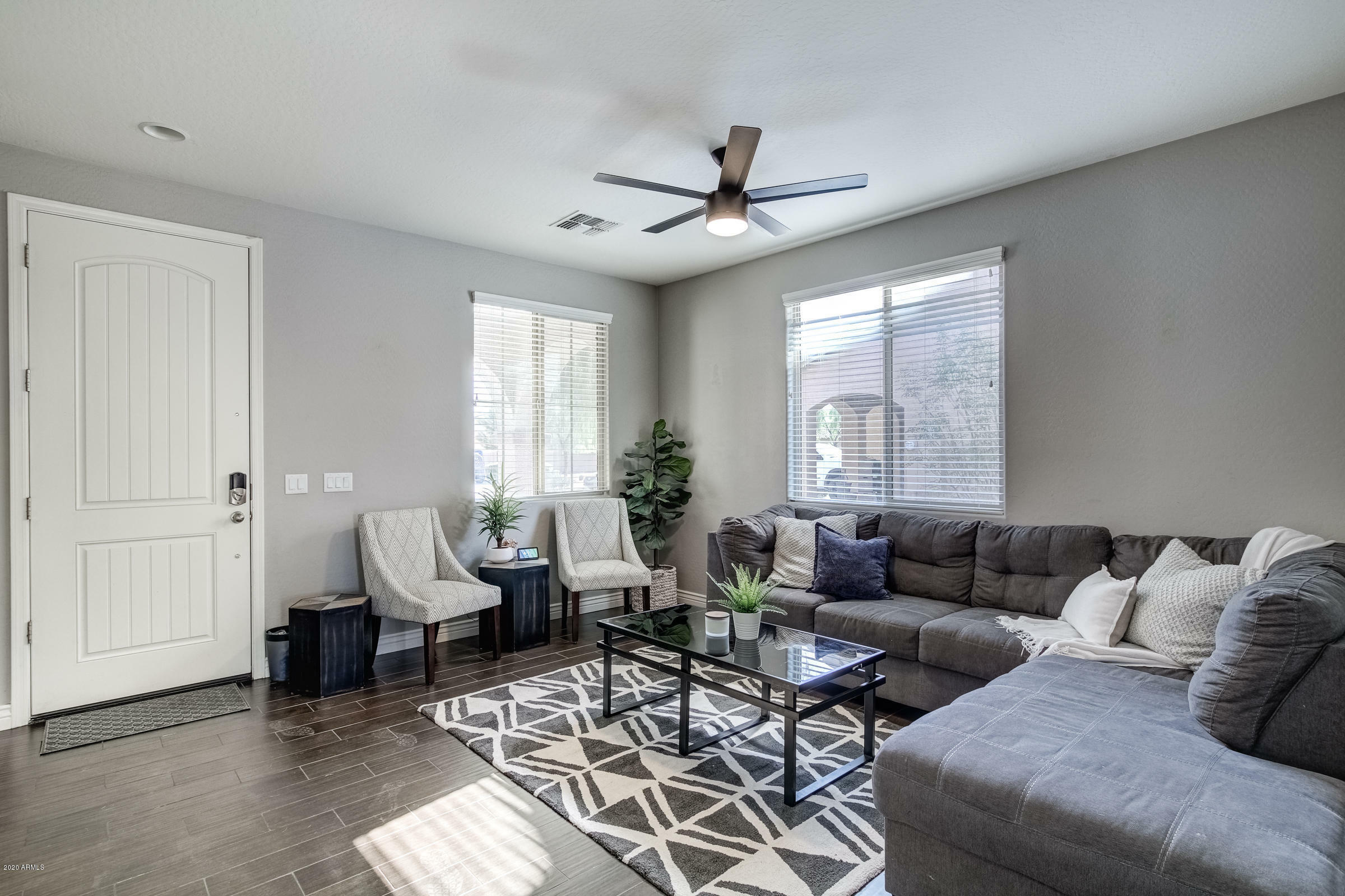 Property Photo: 946 E Wimpole Avenue AZ 85297