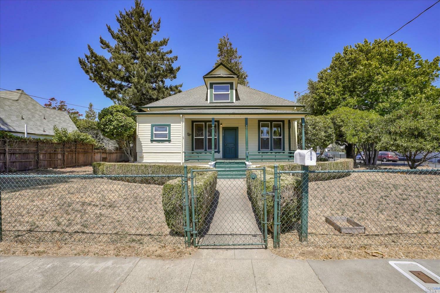 Property Photo:  419 Grant Street  CA 95448 