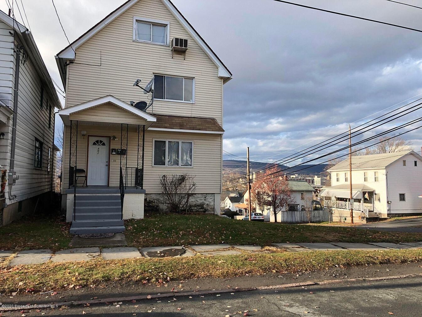 Property Photo:  402 S Webster Avenue  PA 18505 