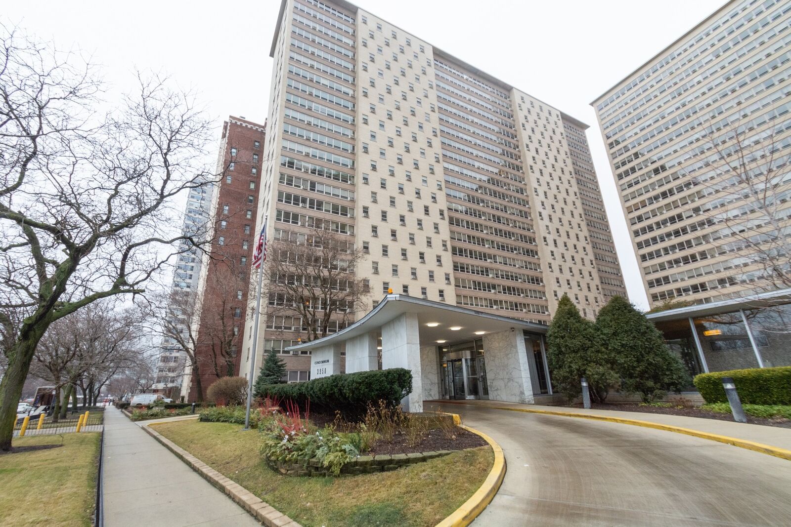 Property Photo: 3950 N Lake Shore Drive 2126E IL 60613