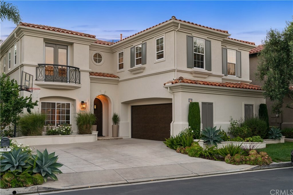 Property Photo: 19 Marisol CA 92657