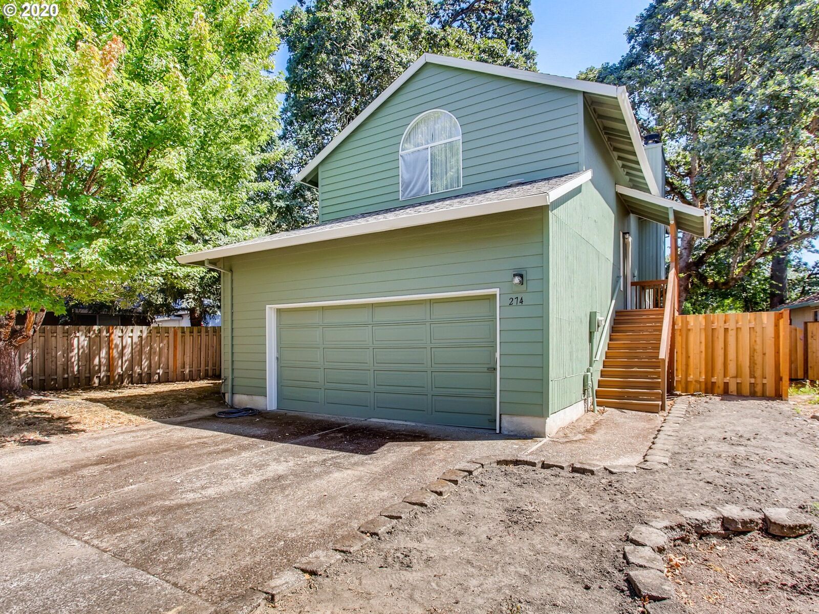 Property Photo:  274 NE Park Pl  OR 97124 