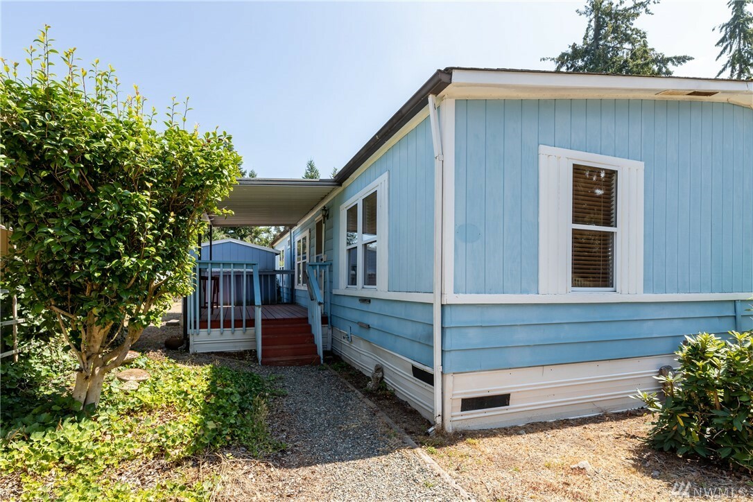 Property Photo: 19313 100th Av Ct E 33 WA 98338